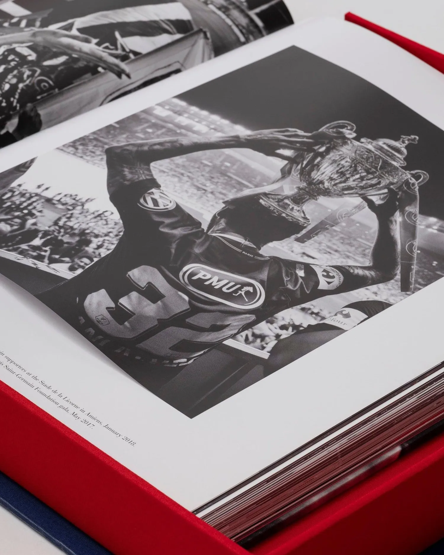 Assouline Sportwagens^Paris Saint Germain
